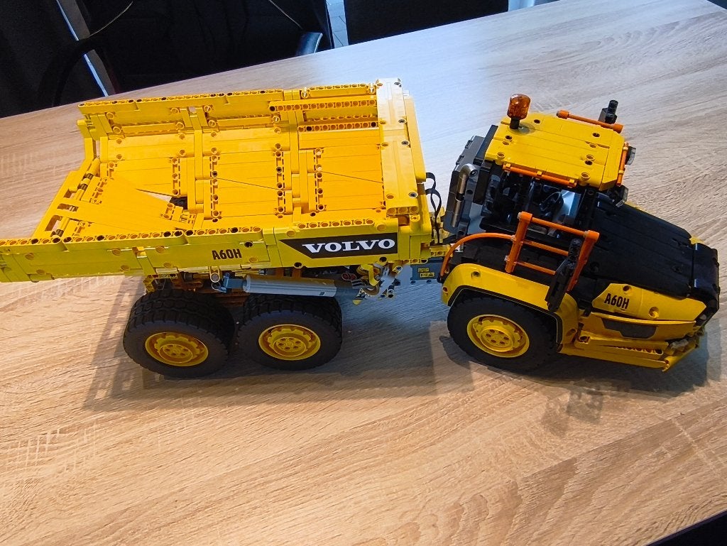 LEGO Technic 6x6 Volvo Knikgestuurde Vrachtwagen (set 42114), Kinderen en Baby's, Ophalen, Lego, Zo goed als nieuw, Complete set