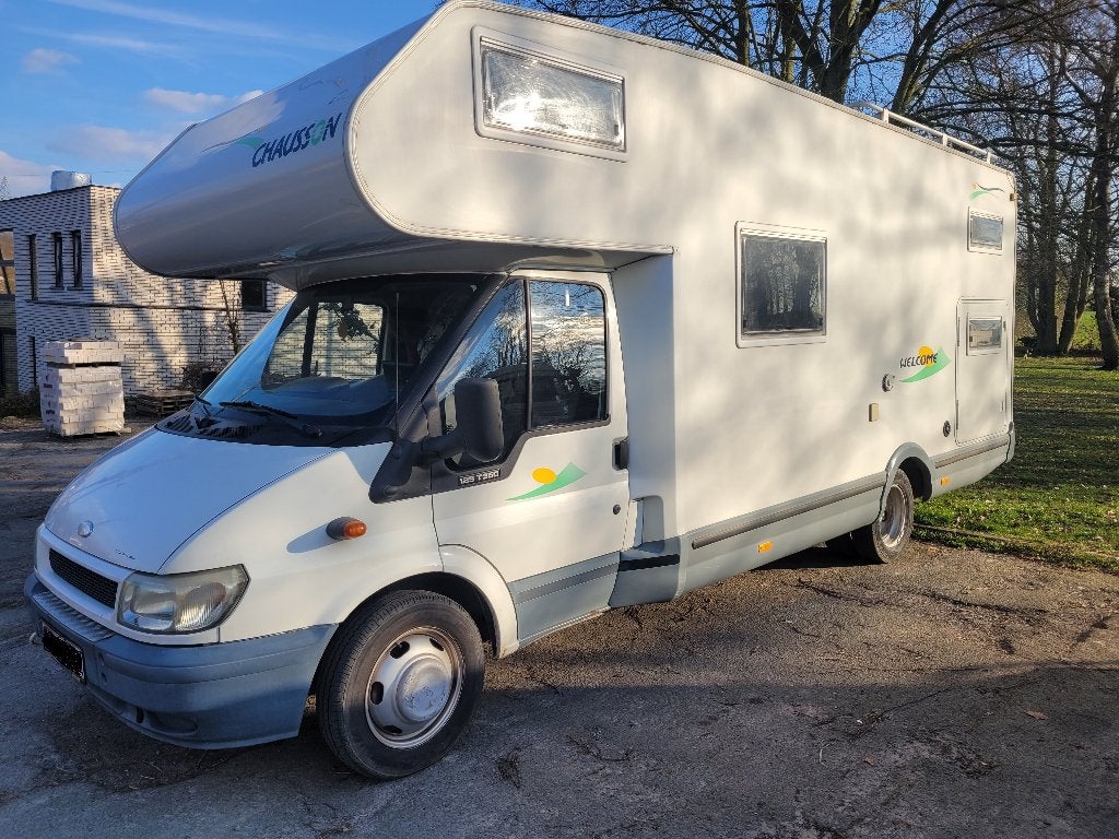 Camping-Car Chausson 6 places, 6 à 7 mètres, Siège standard, Boîte manuelle, Ford