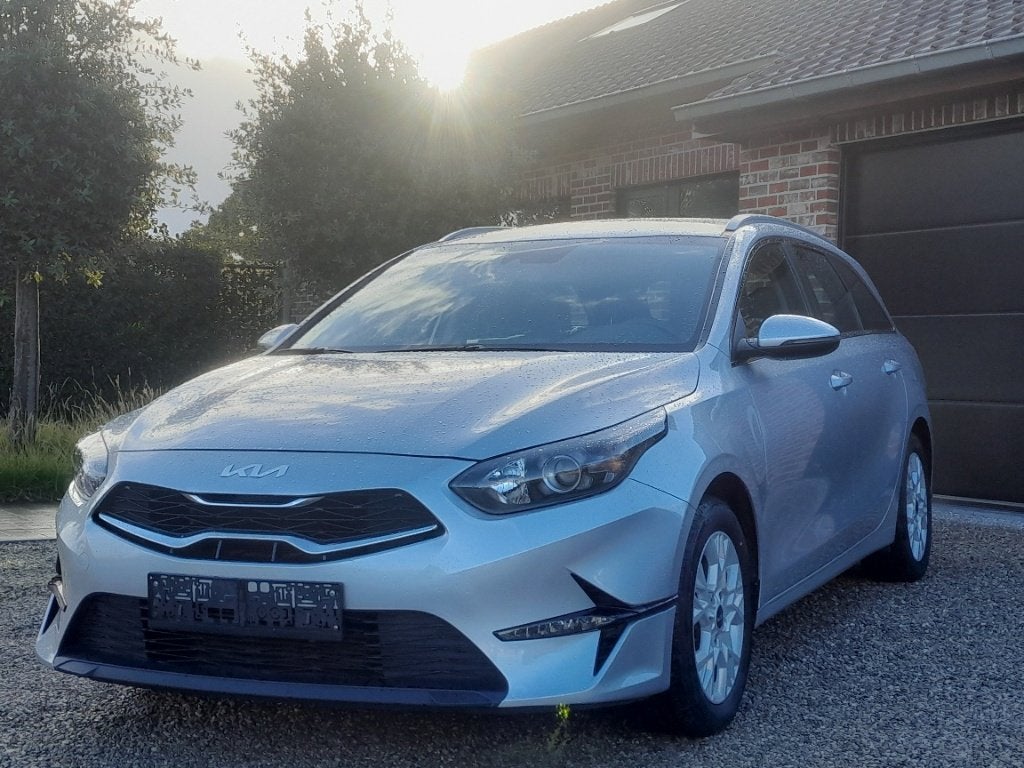 Kia Ceed Benzine bj 2023 break, Auto's, Leder en Stof, 5 deurs, Particulier, Zilver of Grijs