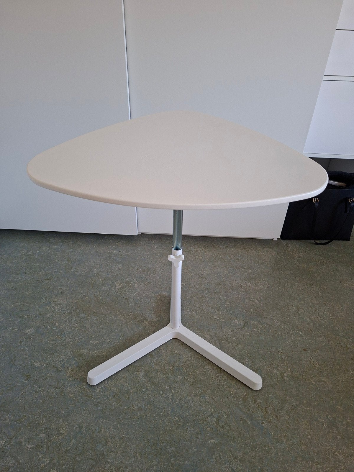 Witte laptoptafel - IKEA, Informatique & Logiciels, Enlèvement, Utilisé, Réglable en hauteur