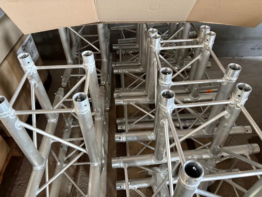 Profilés en treillis pour la construction de stands, Musique & Instruments, Enlèvement, Comme neuf