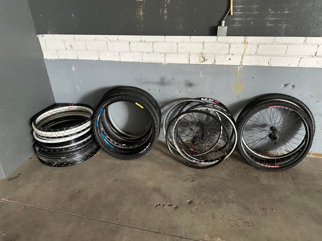 Grote partij fietsvelgen, banden en wielen MTB diverse maten, Ophalen, Zo goed als nieuw