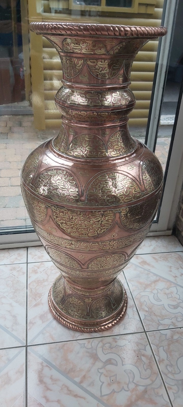 vase en cuivre typiquement marocain, vase en cuivre typique, Enlèvement