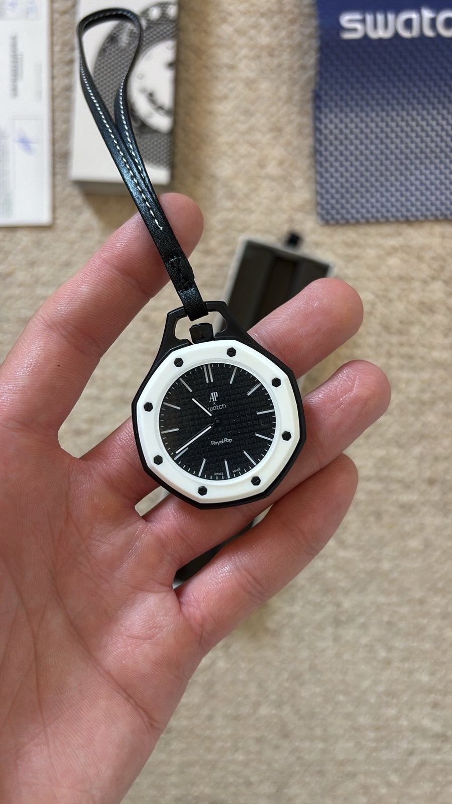Montre Swatch X AP Royal Pop Ocho Negro, Enlèvement, Comme neuf, Swatch