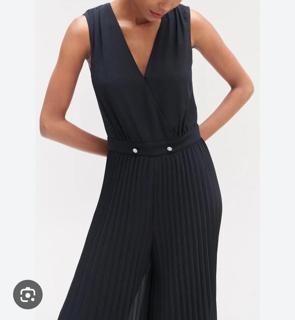 Élégante combinaison en voile plissé marine de chez CAROLL, Neuf, Enlèvement ou Envoi, Taille 36 (S), CAROLL