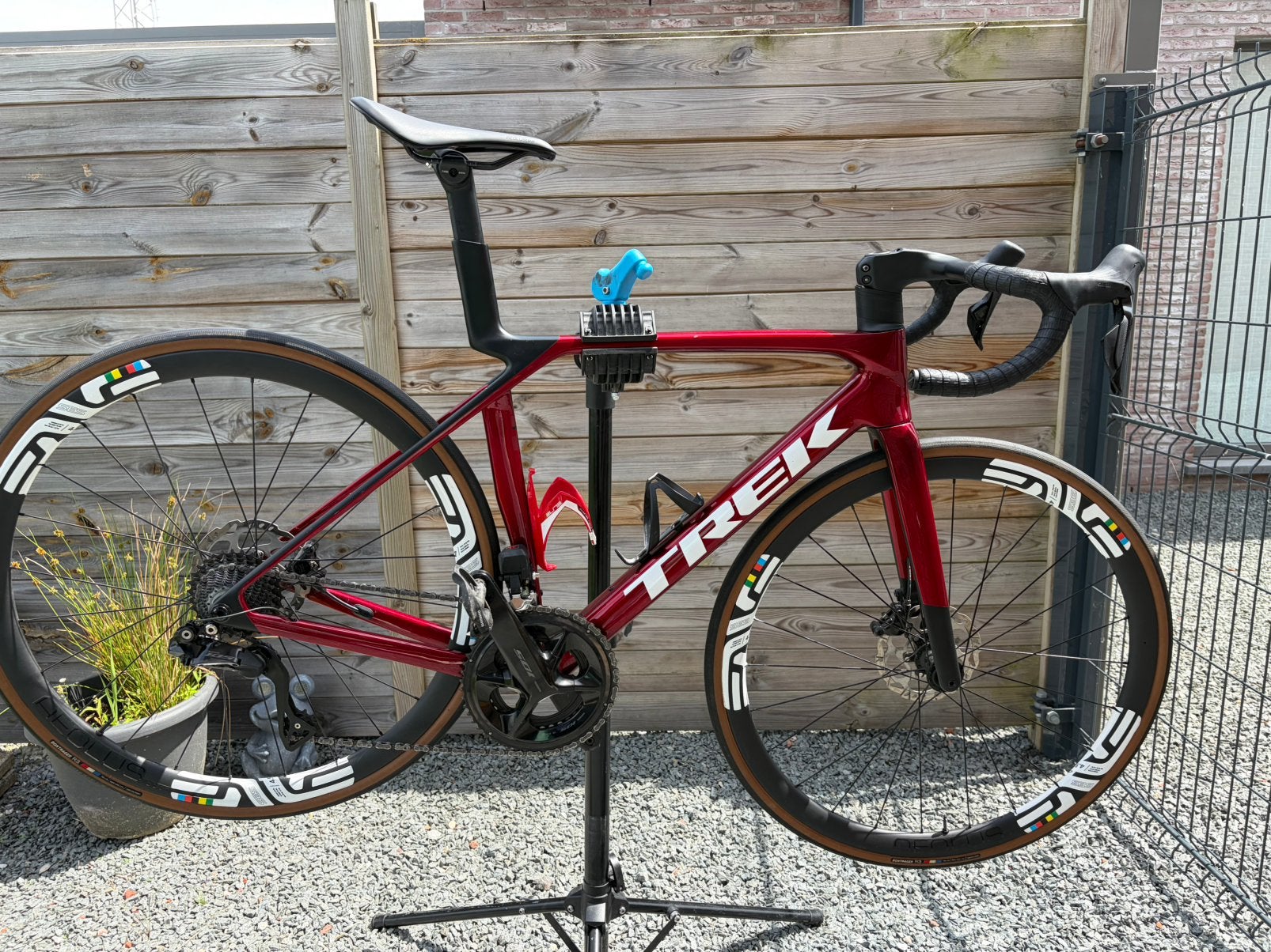 Trek Madone SL 6M Crimson 8E GEN + AERO stuur, Ophalen, Zo goed als nieuw