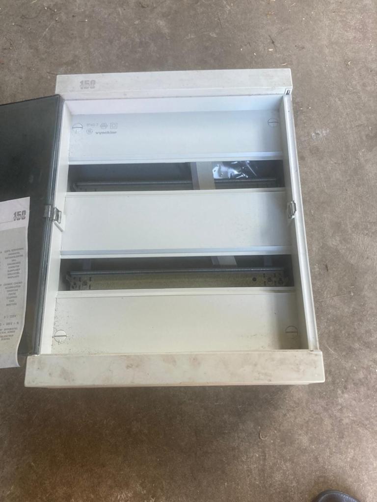 Zekeringkast. Plongkast. Electric kast, Ophalen