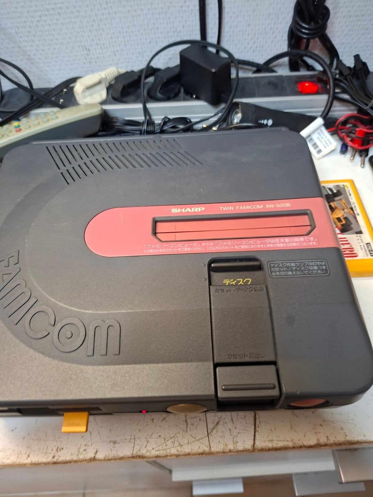 a vendre twin famicom sharp, Consoles de jeu & Jeux vidéo, Consoles de jeu | Nintendo NES, Enlèvement ou Envoi