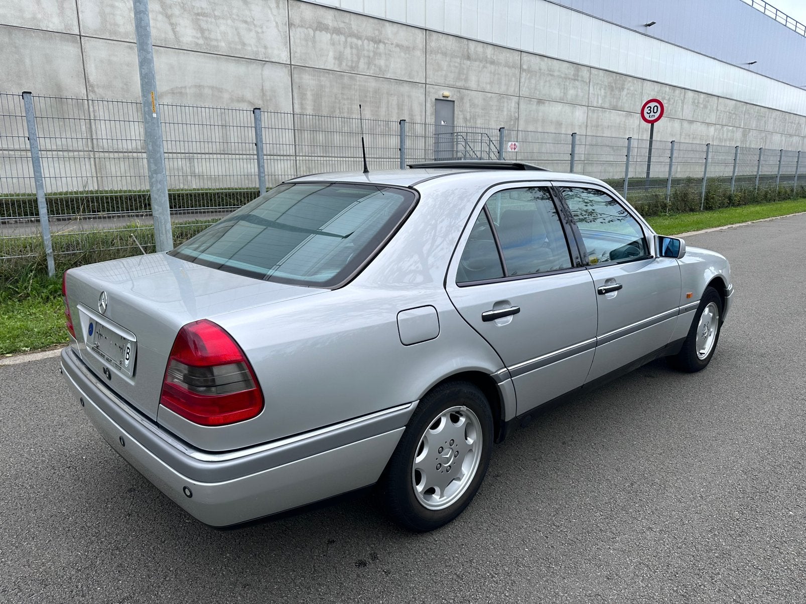 Unieke Mercedes C250|135.000Km|Automaat|NIEUWSTAAT, Auto's, Automaat, 5 deurs, Elektrische ramen, Te koop