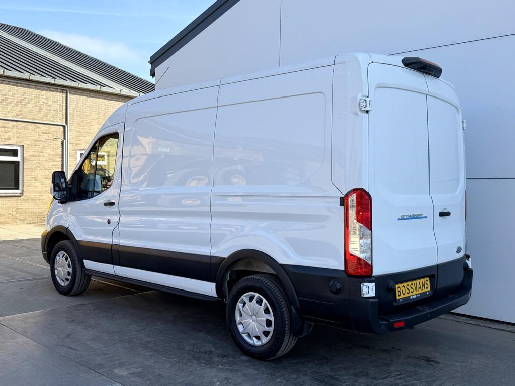 Ford E-Transit 68kWh 184PK L2H2 317km WLTP 94,9% (SOH) BEV S, Auto's, Gebruikt, 2593 kg, Wit, 184 pk