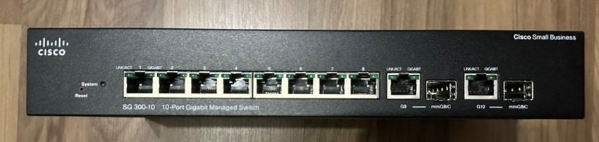 Cisco SG300-10 managed gigabit-switch – 10 poorten, Computers en Software, Netwerk switches, Ophalen of Verzenden, Gebruikt