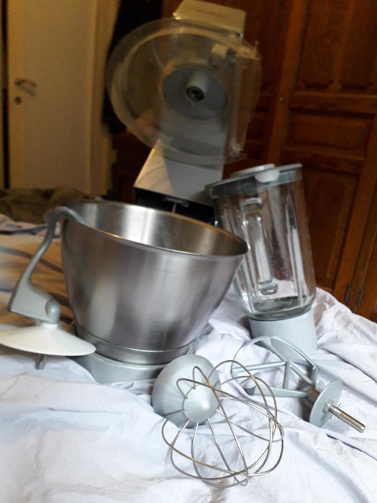 Les 3 appareils Centrifugeuse, Robot et machine à pain, Enlèvement, Comme neuf