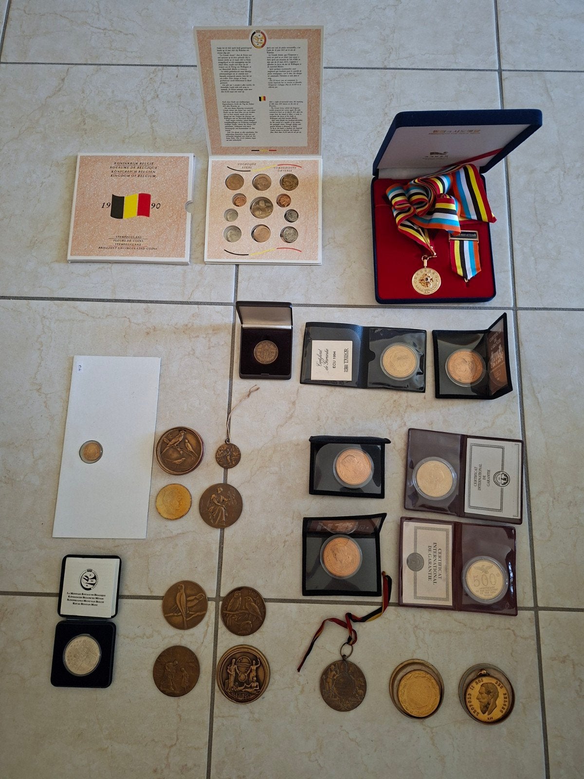 lot de médailles et pièces de monnaie, Ophalen, Munten
