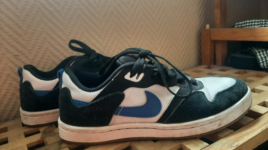 Nike schoenen, Ophalen