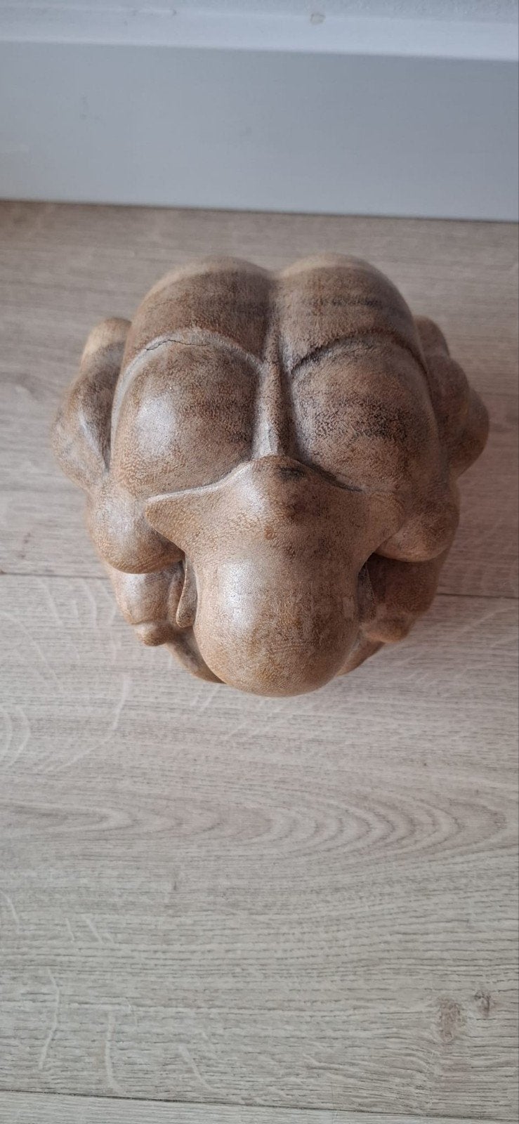 Bouddha en bois, Enlèvement, Bois