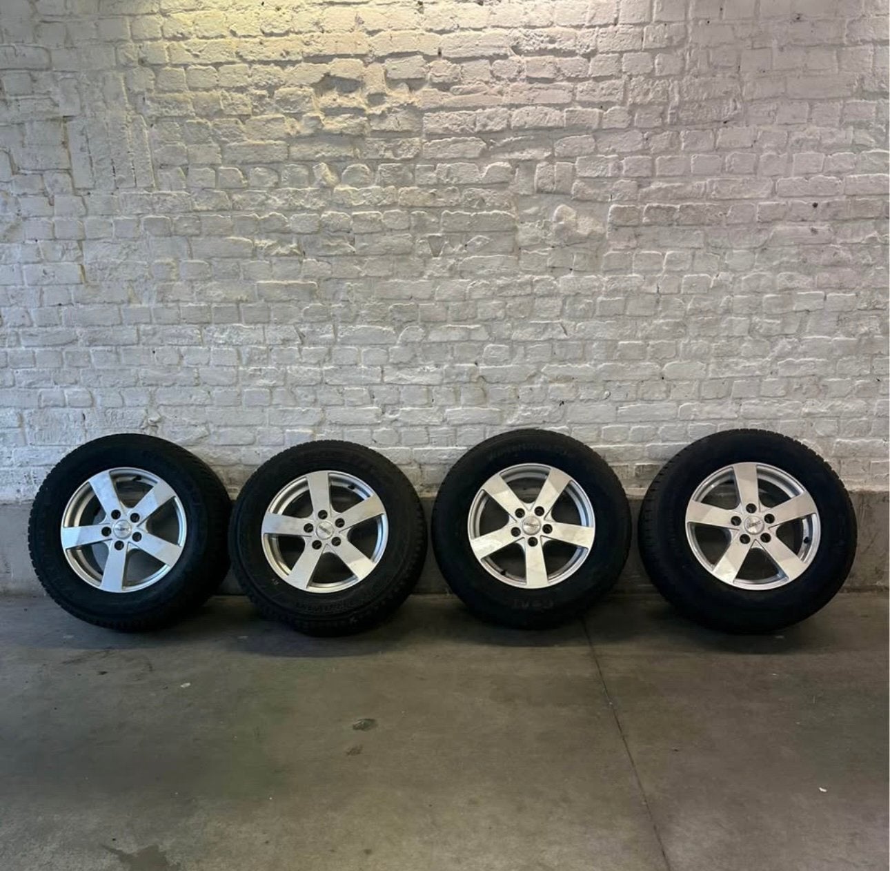Dezent 16" velgen5x114,3ET35 6.5Jx16Yokohama Winter215/70R16, Hobby & Loisirs créatifs, Enlèvement, Comme neuf