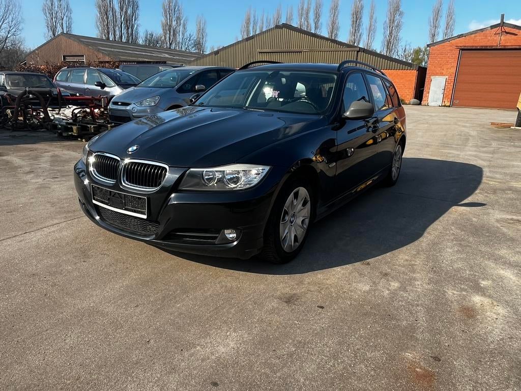 BNW 318i BENZINE MODEL 2010 met 178DKM, Auto's, BMW, Zwart, Bedrijf, Break, 5 deurs