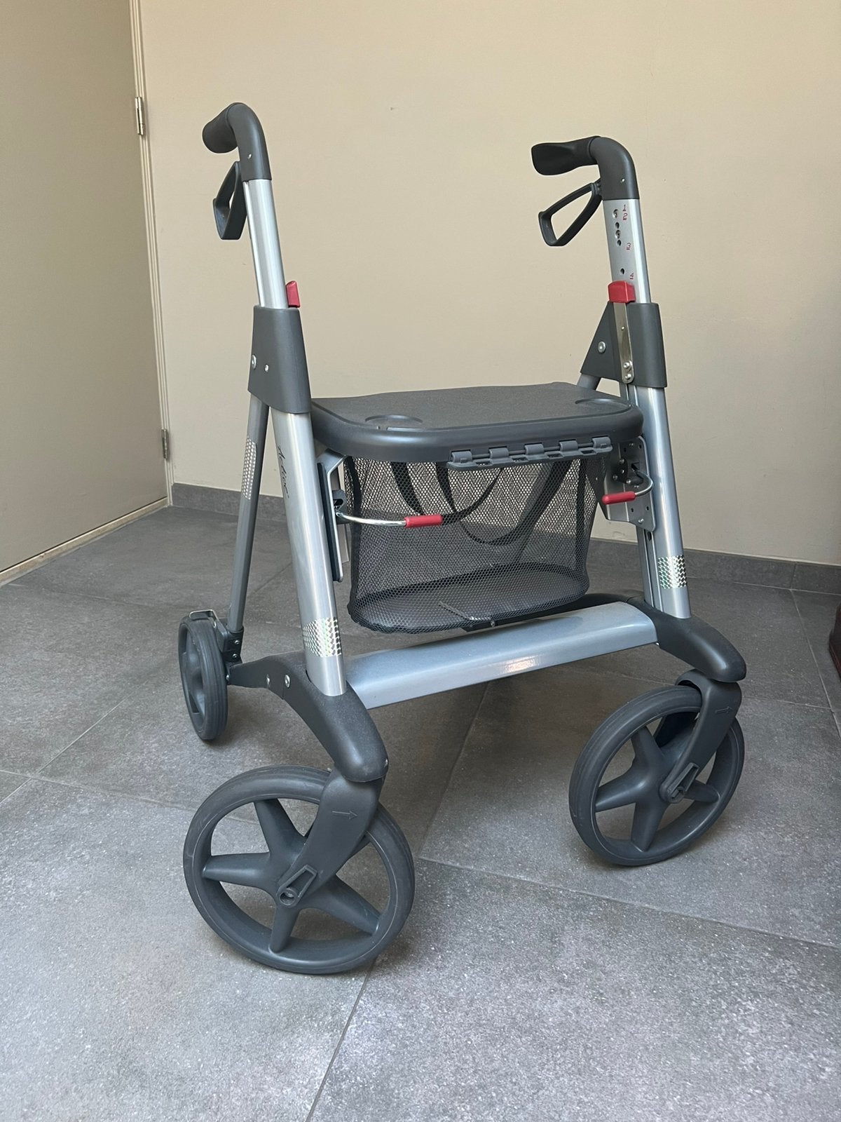 Rollator met zitje en afneembaar mandje, Divers, Déambulateurs, Enlèvement, Comme neuf