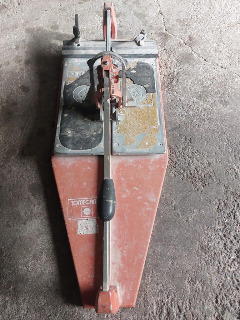 Tegelsnijder, Enlèvement