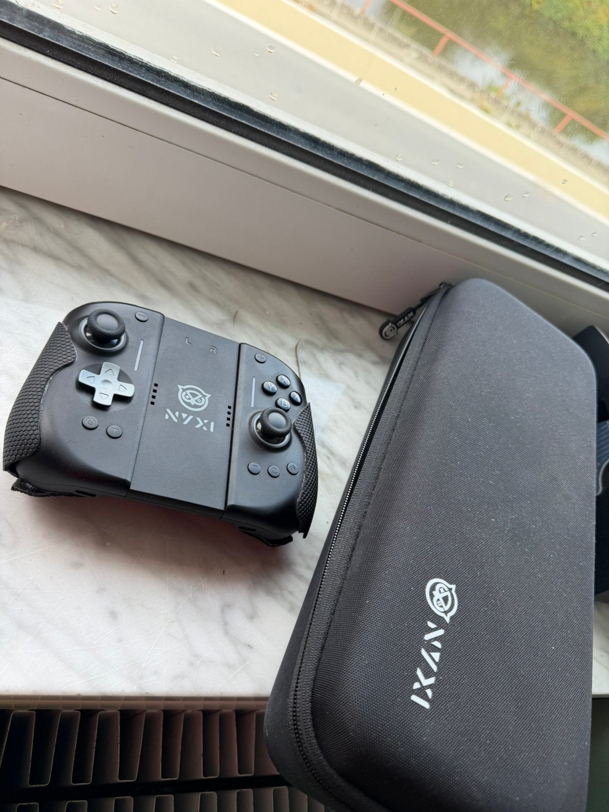 Nyxi Hyperion 3 + grip stickers + travel box, Audio, Tv en Foto, Ophalen, Zo goed als nieuw