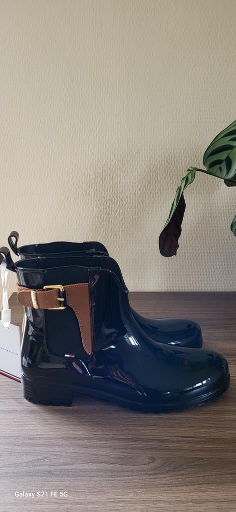 Bottes Tommy Hilfiger en caoutchouc neuves, Vêtements | Femmes, Enlèvement