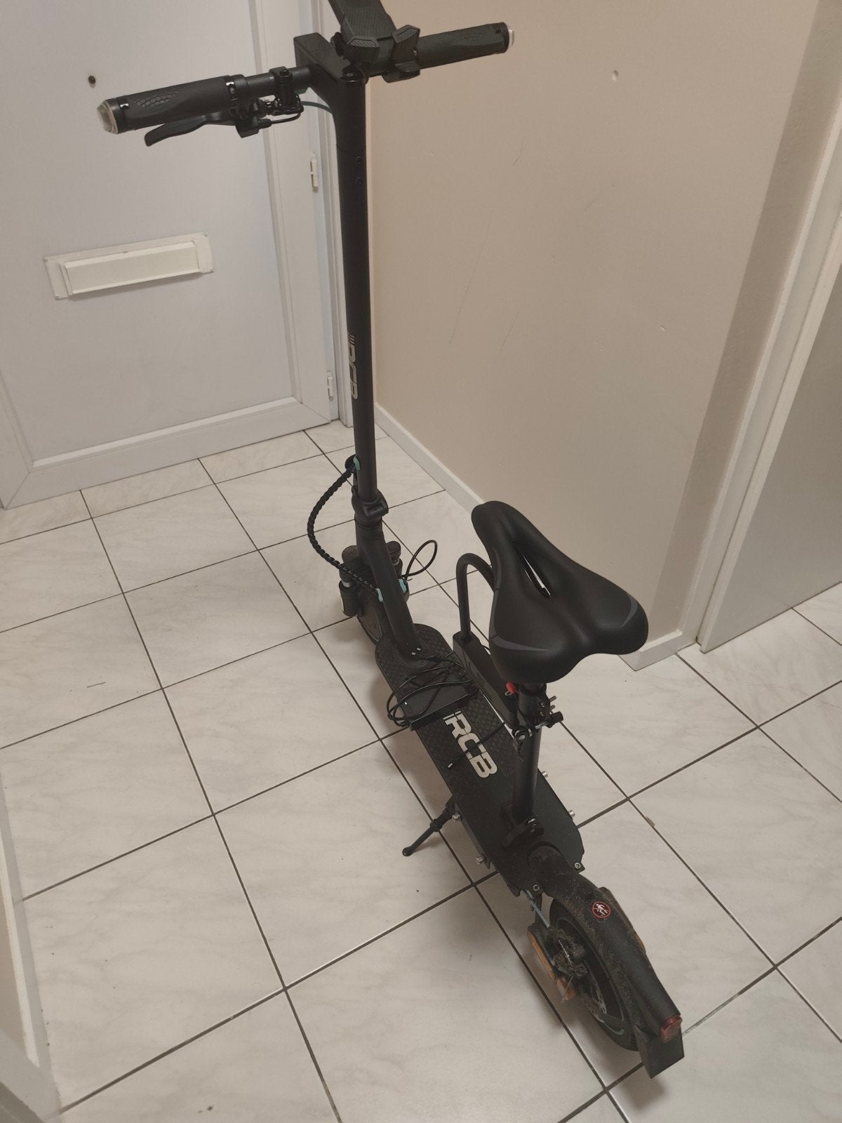 RCB Elektrische Step met zadel, Ophalen, Zo goed als nieuw, Elektrische step (E-scooter), RCB