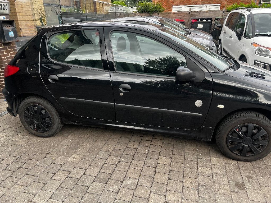 peugeot 206 bj2009 met 113000 met garantie en groot scherm, Voorwielaandrijving, Electronic Stability Program (ESP), Stof, 1360 cc