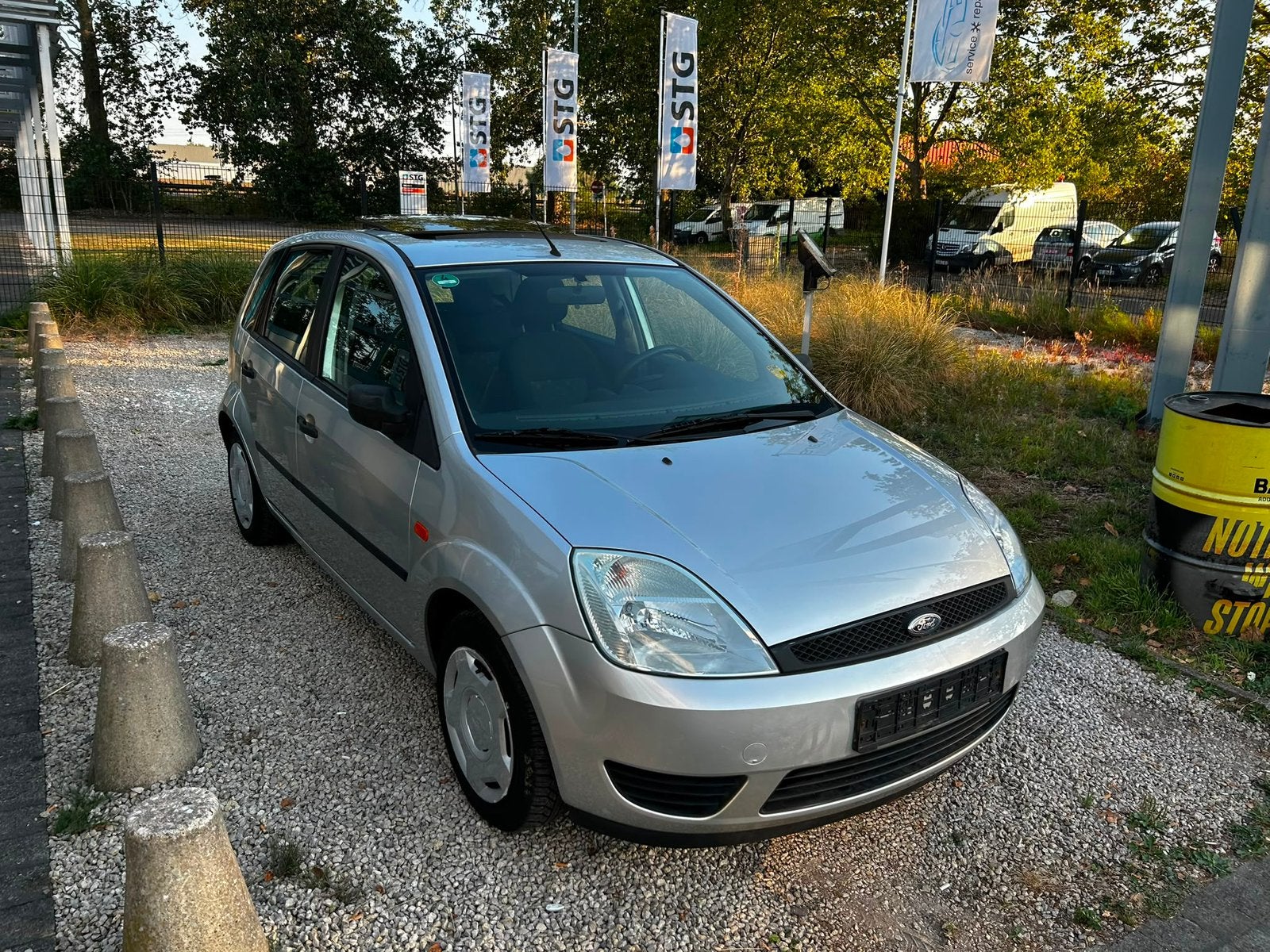 Ford fiesta benzine met keuring verkoop, Auto's, Voorwielaandrijving, 4 deurs, Stof, Zwart
