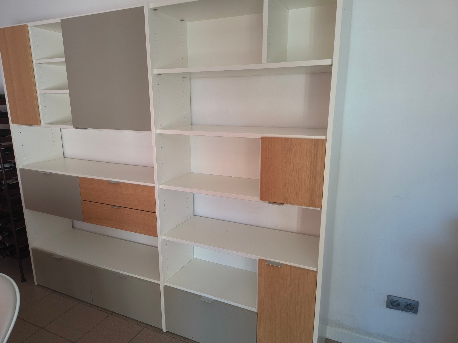 Moderne kast van Boconcept, Enlèvement