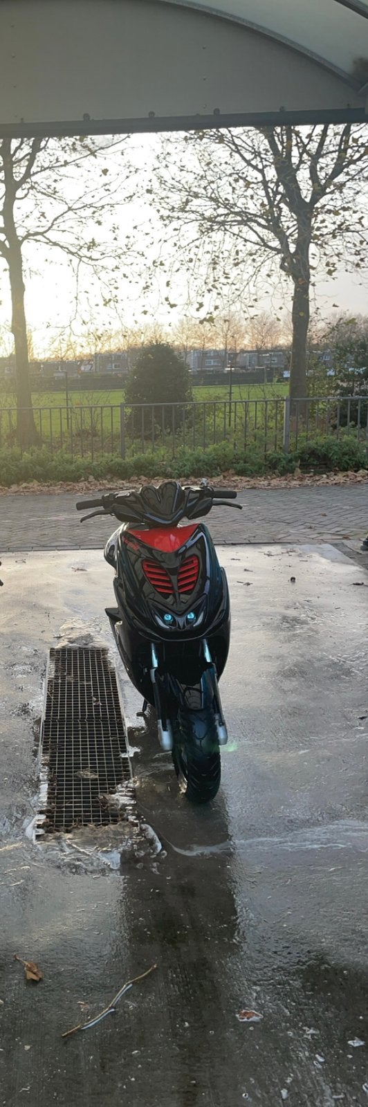 Yamaha aerox 70cc 2 takt, Fietsen en Brommers, Ophalen, Zo goed als nieuw, Aerox