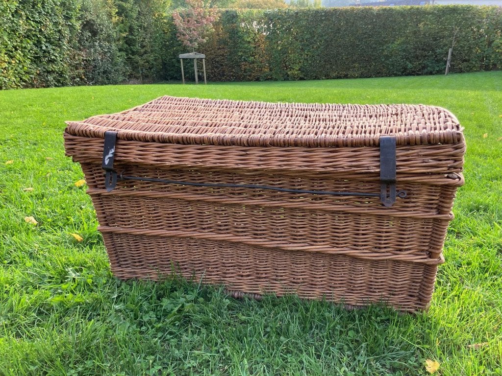 Ancienne manne à linge avec couvercle et fermeture : 20€, Enlèvement, Comme neuf