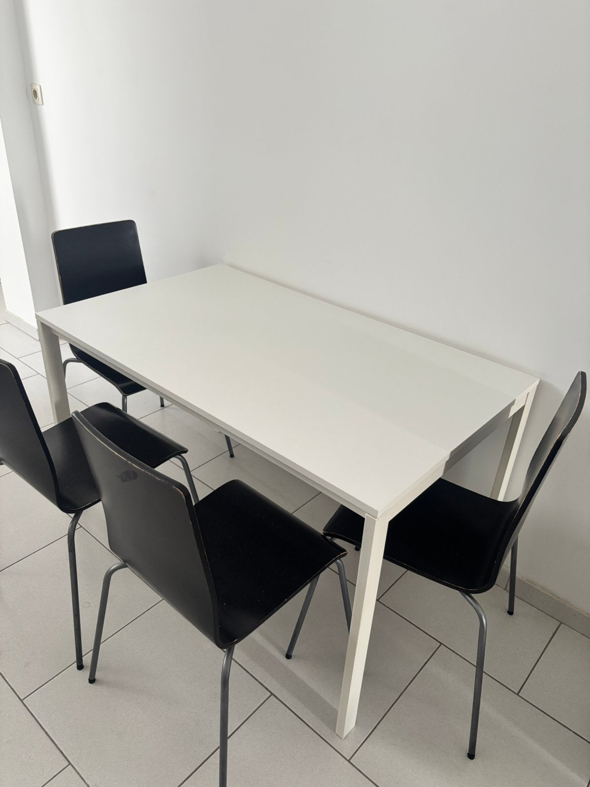 Table + 4 chaises, 100 à 150 cm, Quatre personnes, Enlèvement, Utilisé