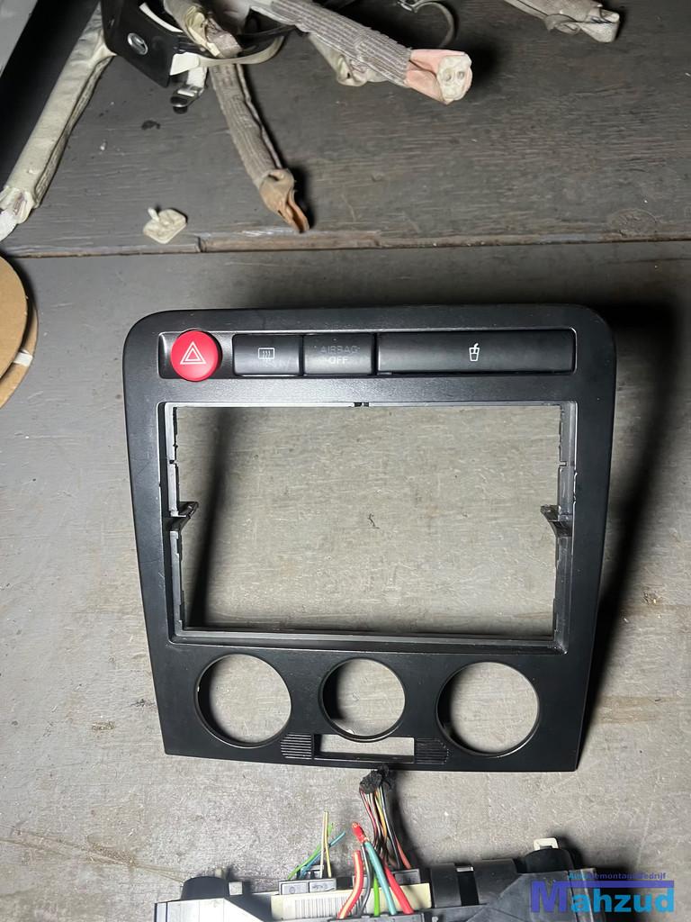 SEAT IBIZA 3 Kachel paneel radio frame 2002-2009, Gebruikt, Autovia A-2, Km 585 585
08760  Martorell, ES, SEAT S.A., Customercare@seat.es