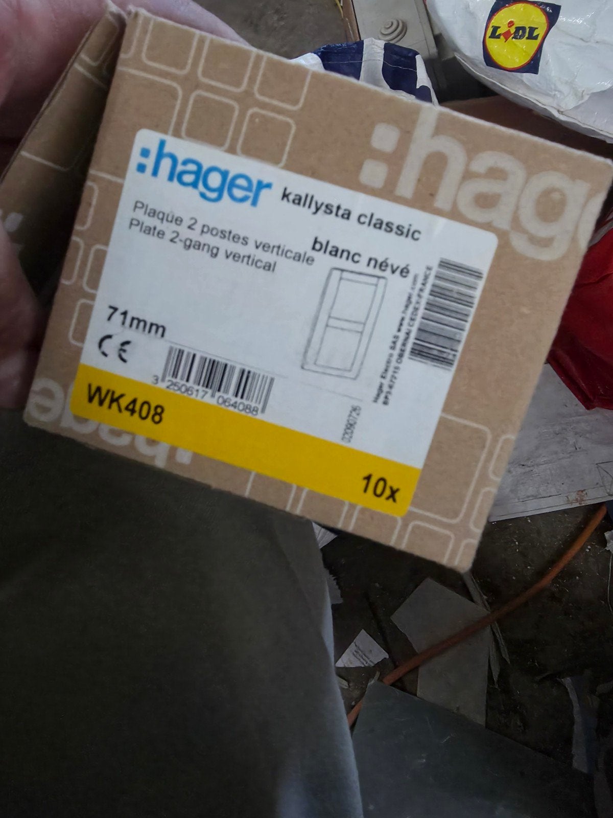 Grote partij hager kallysta schakelmateriaal, Enlèvement