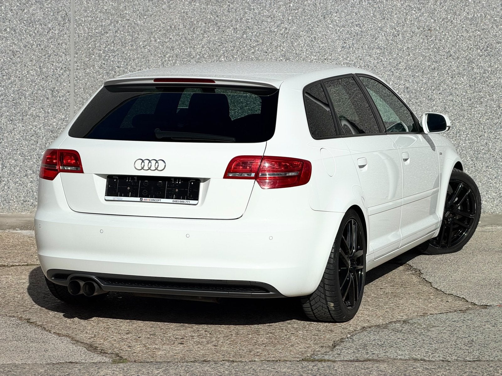 Audi A3 1.4 TFSI essence S Line Sportpaket Plus garanti 1 an, Auto's, Euro 5, Zwart, Leder en Stof, Bedrijf