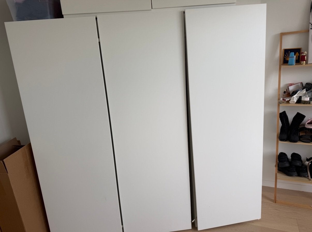 Kledingkast, Enlèvement, Utilisé