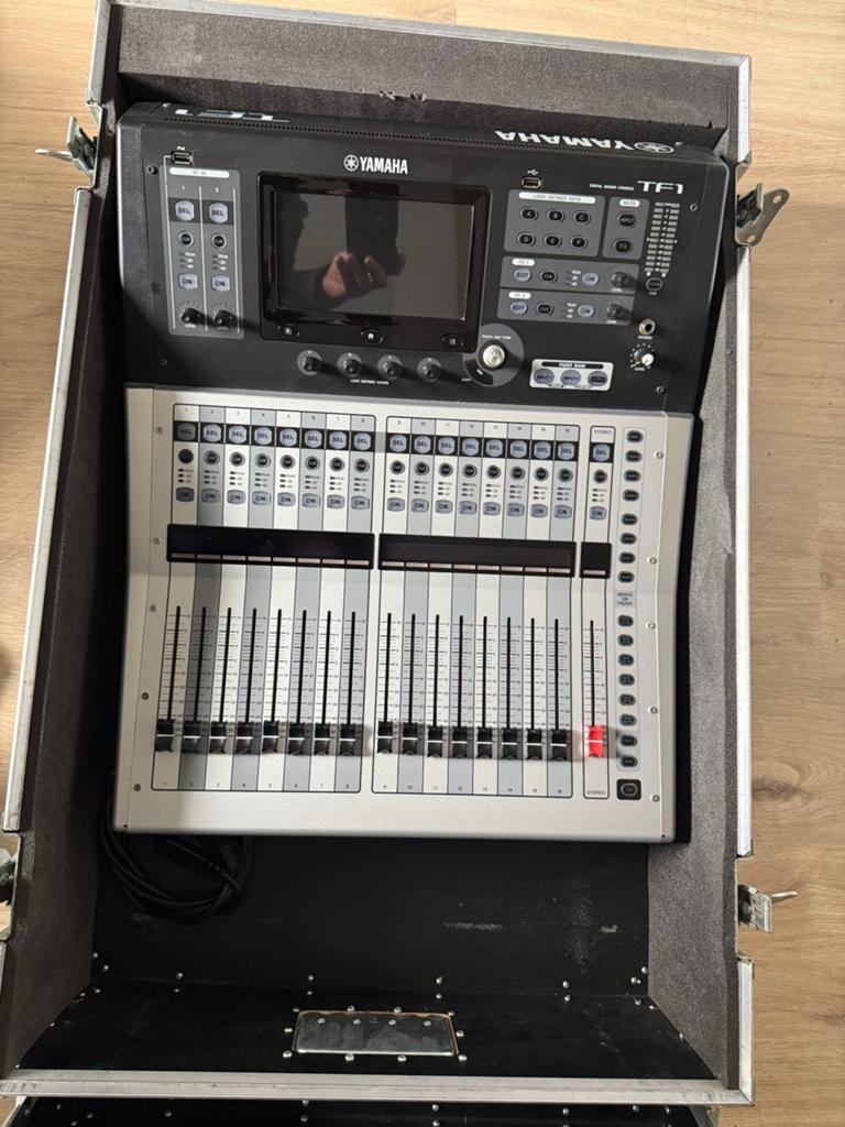 Yamaha TF1 digitaal, Muziek en Instrumenten, Ophalen of Verzenden, Zo goed als nieuw