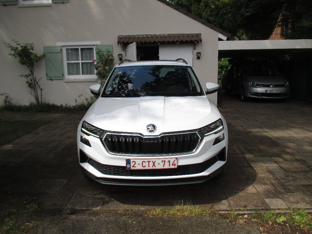 skoda karoq, Auto's, Skoda, Voorwielaandrijving, Stof, Wit, Karoq