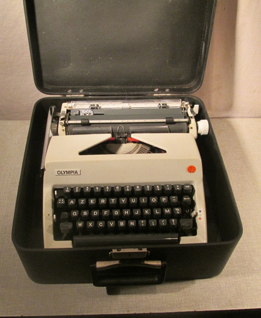 Prima Retro Typemachine van Olympia in draagtas, Ophalen of Verzenden