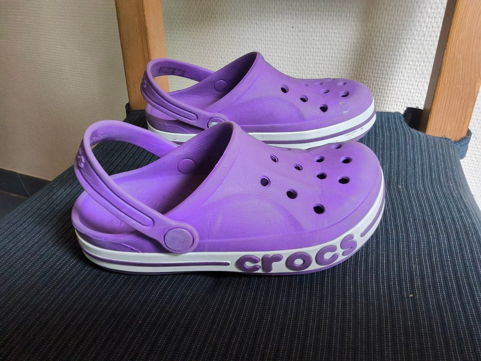 Paarse kindercrocs C13 of maat 30/31 = 19,1cm €5, Crocs, Enlèvement, Utilisé, Chaussures