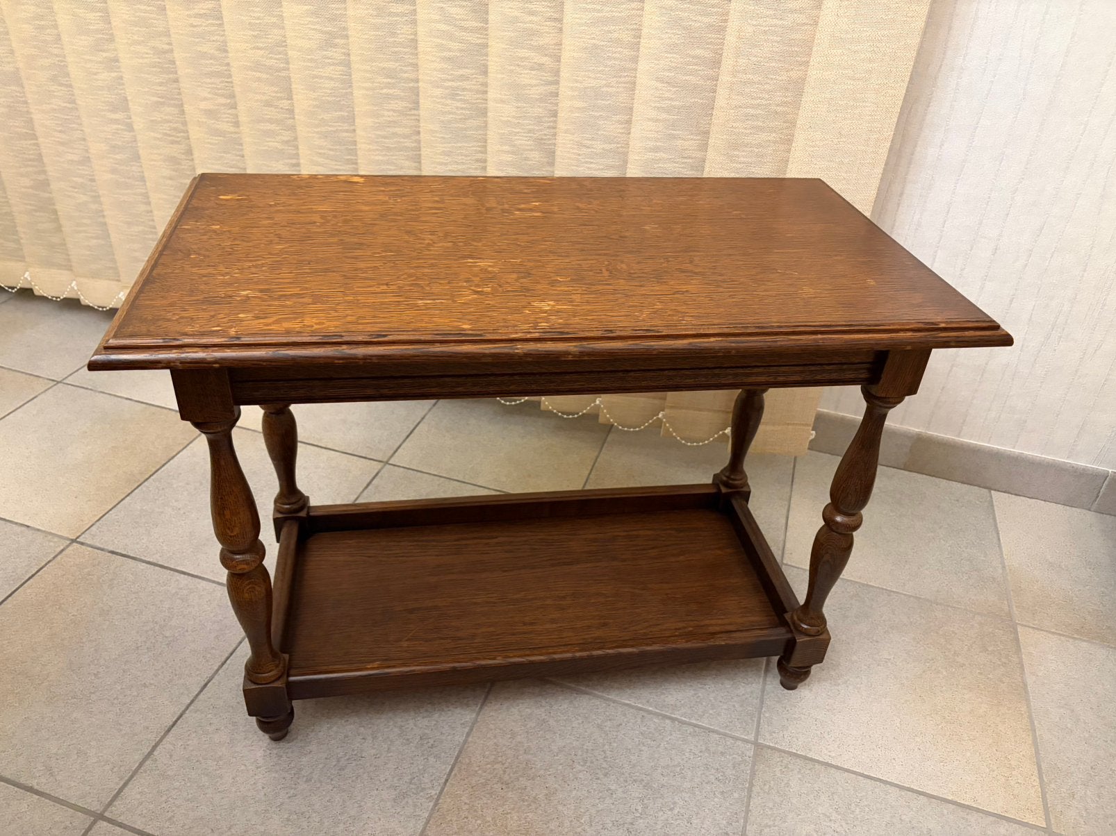Table d’appoint en chêne massif – style ancien, Enlèvement