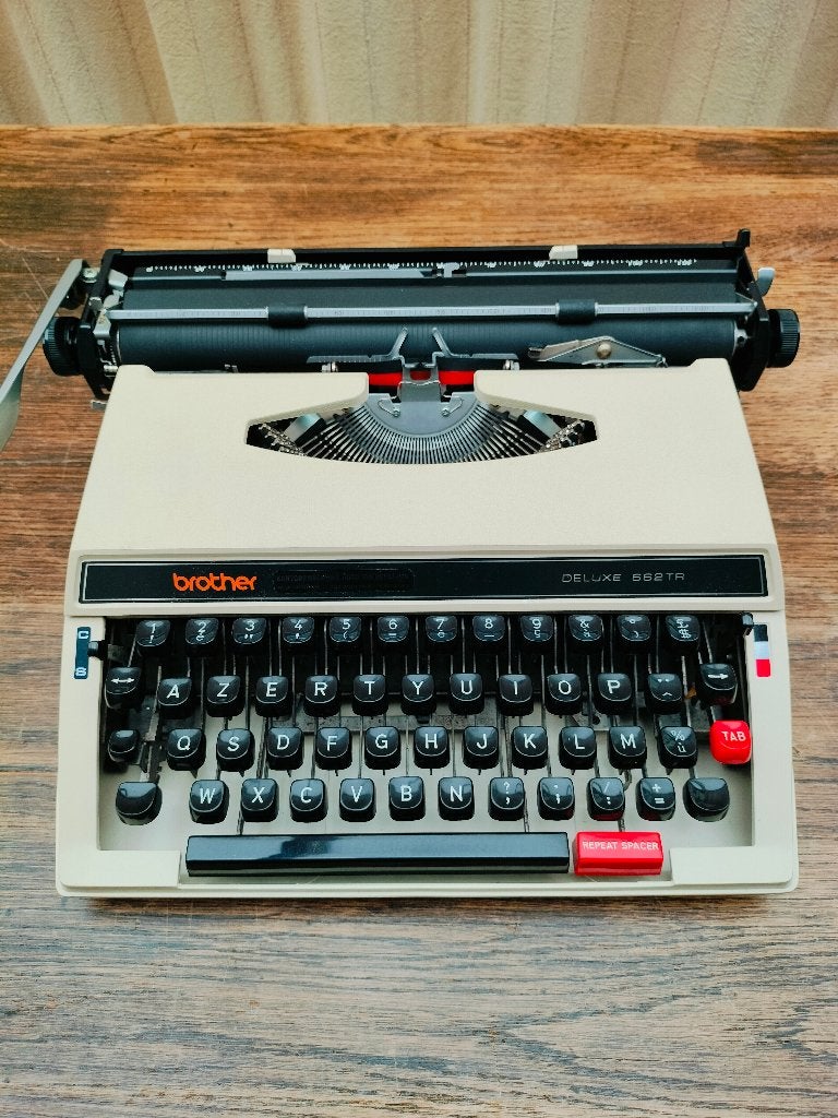 Typemachine BROTHER DELUXE 662TR. Draagkoffer. WERKT. Intact, Diversen, Ophalen of Verzenden, Gebruikt