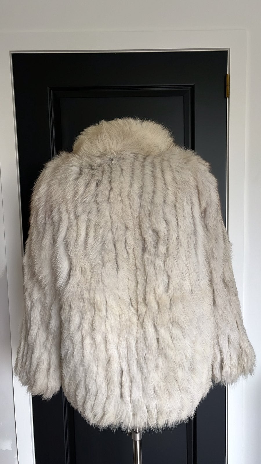 Witte vossen bontjas Saga Fox, Ophalen of Verzenden, Zo goed als nieuw, Maat 42/44 (L)