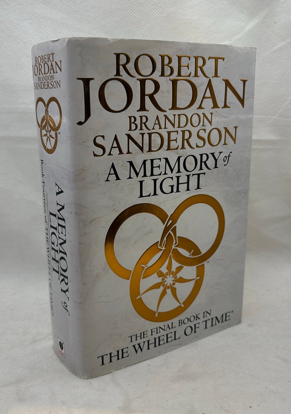 Een herinnering aan licht — Jordan & Sanderson Hardcover, Boeken, Ophalen of Verzenden, Gelezen