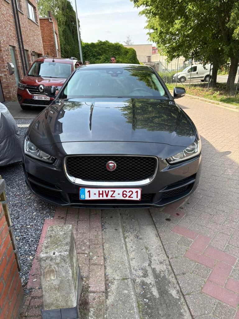 Jaguar xe, Autos, Cuir, Argent ou Gris, 1800 kg, Euro 6