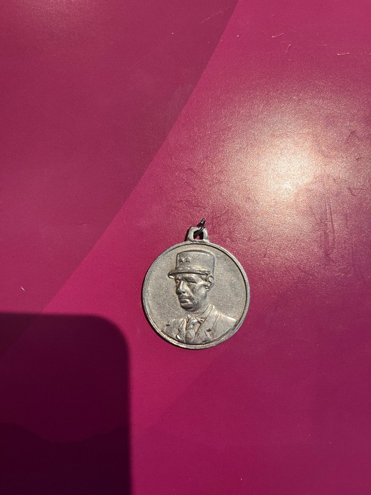 Médaille commémorative Charles de Gaulle 1960, Enlèvement ou Envoi