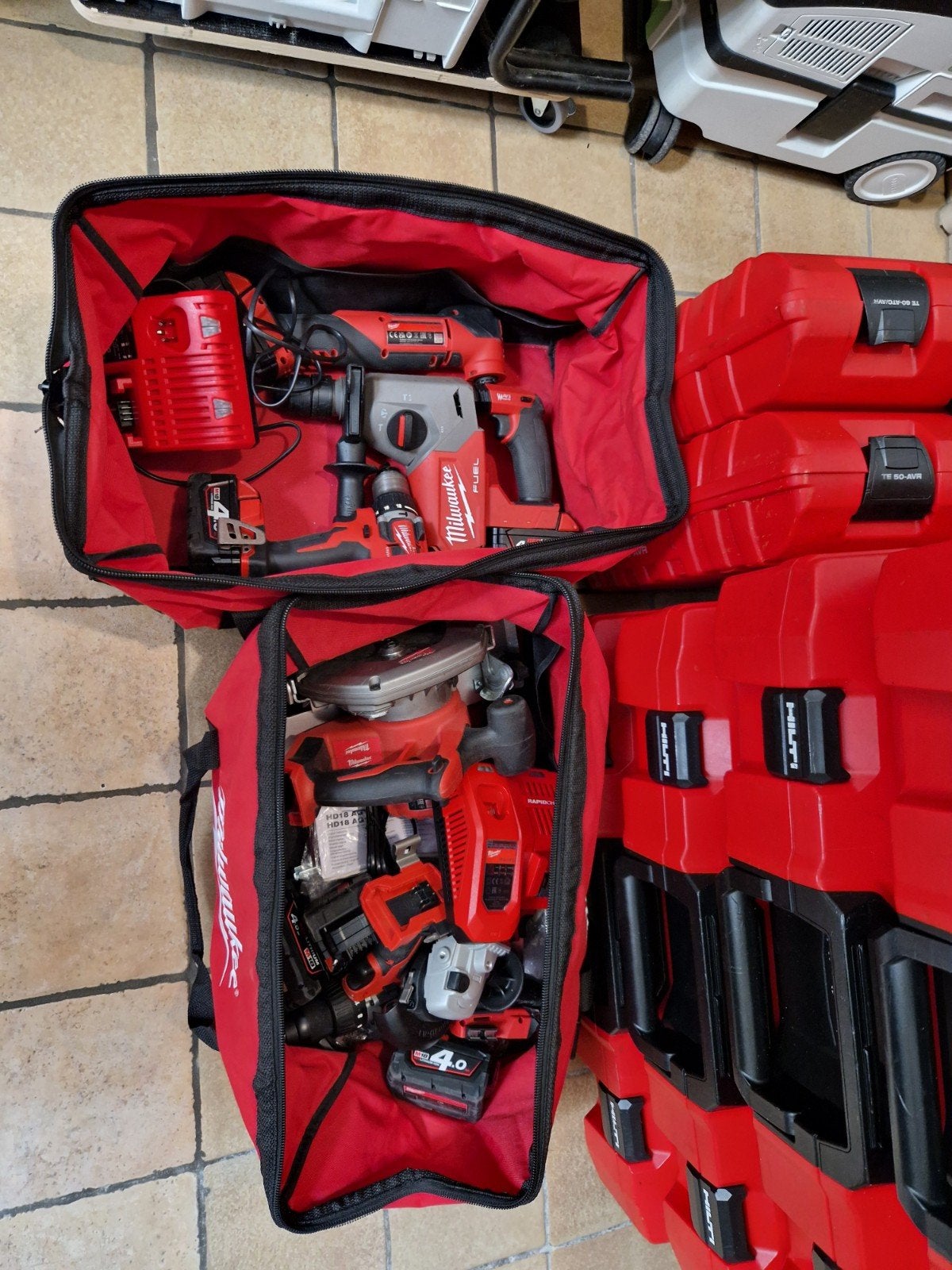 kit Milwaukee 4X machine 3X Batterij+lader + tas, Ophalen