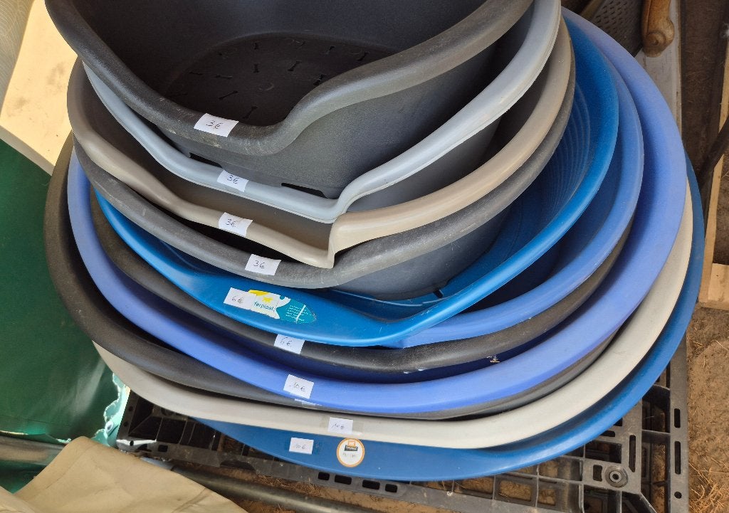 Lits chiens en PVC et osier de 2€ à 15€ Bruxelles Geel Putte, Enlèvement ou Envoi, Comme neuf, Polyester