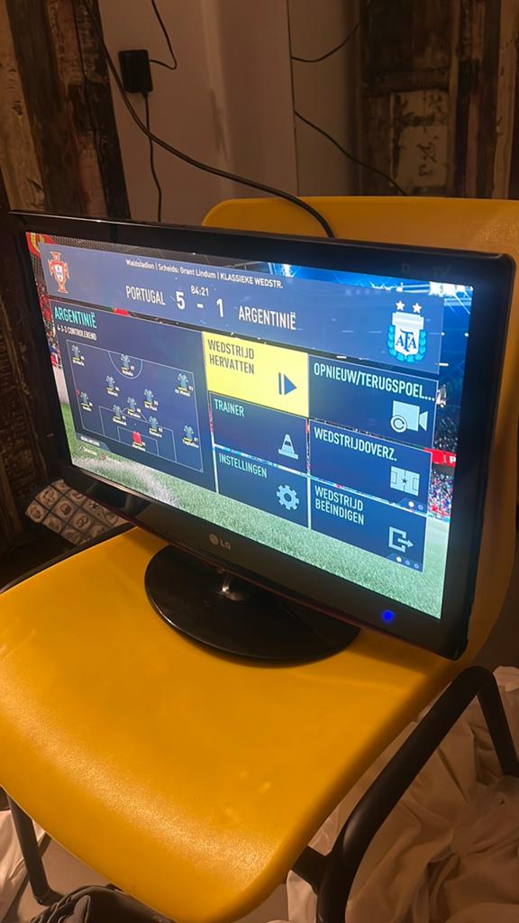 LG Flatron M227WD-PZ TV Monitor met Afstandsbediening, Ophalen, Zo goed als nieuw