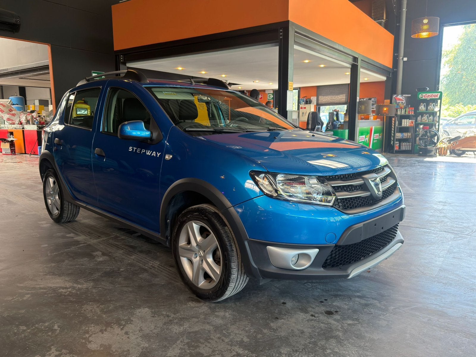 Dacia sandero Stepway/0.9tce 12 mois de garantie, Auto's, Dacia, Voorwielaandrijving, Stof, Zwart, Blauw